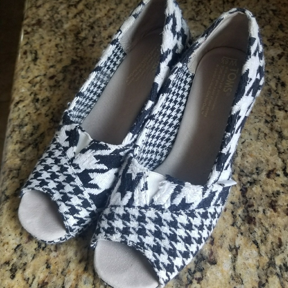 Ladies Tom's wedges
